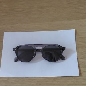 Classic Round Sunglasses in Smoke Gray